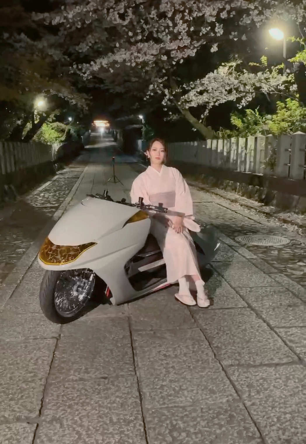 🌸👘 @キャンギャル社長のAiちゃん😈❤️‍🔥  . #aiちゃんしか勝たん  #bike #バイク #scooter #スクーター  #bigscooter #ビックスクーター  #yamaha #ヤマハ #ヤマハ発動機 #maxam #マグザム #custom #customscooter  #カスタムスクーター #INFINATE #インフィネイト #ま組  #engraving #エングレービング  #エングレ #おすすめ #fyp 
