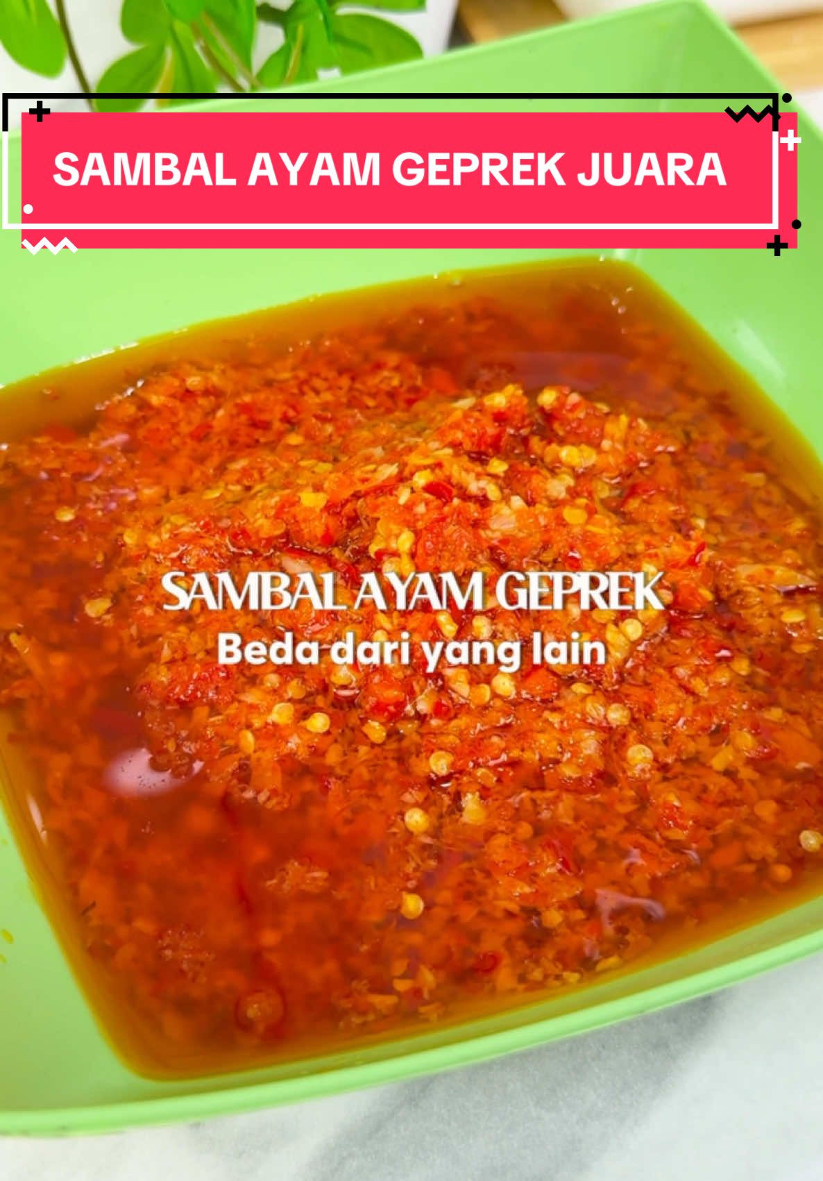 Salah satu resep sambel geprekku yang viral di youtube , udah banyak yang recook dan komen kalau sambalnya di gunakan untuk jualan, masih jadi resep sambal geprek andalanku, karena awal menemukannya karena aku iseng bongkar resep ayam geprek favoritku eh beneran mirip 🥰 pokoknya wajib cobain… 🌶️ RESEP SAMBAL AYAM GEPREK -250 gram cabe rawit merah -50 gram cabe merah -1 bonggol bawang putih -1 sdt garam -1 sdt kaldu jamur -1/2 sdt kaldu ayam bubuk atau sesuai selera -Minyak untuk menggoreng sambel Chopper dari @Simplus_TH @Simplus  #simplus #simplusid #mcnwinbegin #Tiktokmadebuyit #sambalayamgeprek #sambalayampenyet #resepsambal #sambalgeprek #sambalayamgeprekenak