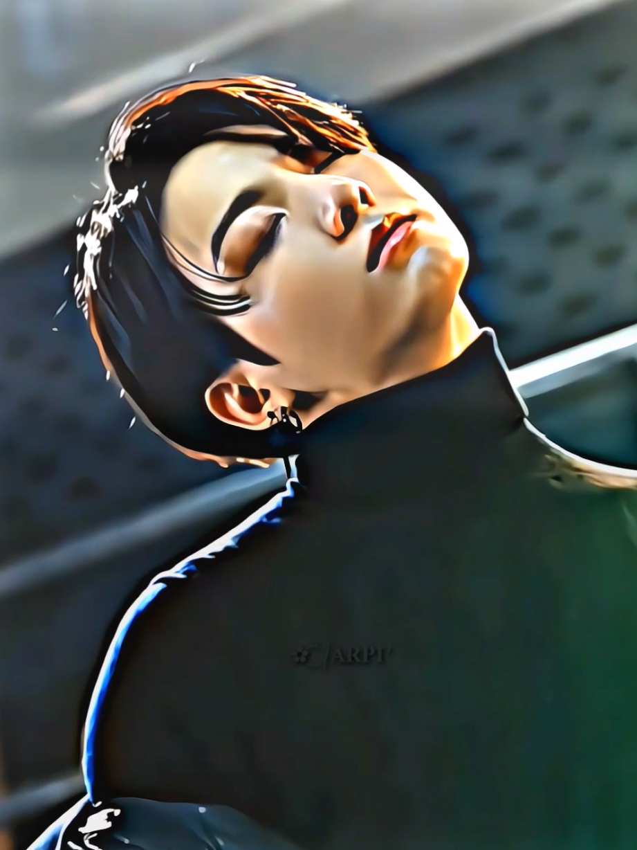 𝐃𝐚𝐫𝐤 𝐨𝐛𝐬𝐞𝐬𝐬𝐢𝐨𝐧 || 𝐏𝐚𝐫𝐭:264 || গত সাত মাসে কতবার কত রকম ভাবেই না পা'গলামি করেছে তার জন্য। প্রয়োজনে শাসন করেছে, নিজের রাগ সংবরণ করতে না পারলে একটু অতিরিক্তই করেছে, তবে দিন শেষে ঠিকই Ynর রাগ ভাঙাতে উঠে পরে লেগেছে,নিজেকে যতটা অসহায় প্রমান করলে Ynর মন টলবে, ঠিক ততটাই দূর্বল হয়েছে সে। সেই সময়গুলোতে কোথায় যেন উবে যায় জাংকুকের ম্যানলি ইগো।পাছে এসে ভর করে আর্দশ স্বামী হওয়ার ভীষণ পায়তারা। তবে  পুরো পৃথিবী সেই ভেতরের জিওন জাংকুকটাকে আবিষ্কার করতে পারেনি কোনোকালেই,যা Yn পেরেছে। Ynকে যদি কেউ কখনো জিজ্ঞেস করে, এই বদ মেজাজী, উগ্র লোকটার সাথে কি করে থাকো বলোতো?Yn তখন একগাল হেসে জবাব দেয়, Yn: তোমরা যা জানোনা, তা কেবল আমিই জানি। কারণ আমি ওনার উগ্রতা নয় ভালোবাসার মাপকাঠিতে তলিয়ে আছি।যেখানে ওনার এক বুক ভালোবাসার রাজ্যে উগ্রতা নিছকই এক কীটপতঙ্গ মাত্র। ভালোবেসে সেটুকু ও সহ্য করতে না পারলে ভালোটা আর বাসলাম কই? জাংকুকের দিকে সেই তখন থেকে শুকনো মুখে চেয়ে আছে দেখে Yn3, Ynকে কনুই দিয়ে খোঁচা মে'রে Iuকে দেখিয়ে  বললো, Yn3: তবে যাই বলিস না কেন, Yn2 আপু আর Iu আপু কিন্তু এগিয়ে গেলো আমাদের চেয়ে।  Iuর ভরাট গুলুমুলু চেহারাটার দিকে চেয়ে আপসোসের সুরে Yn বলে ওঠে,  Yn: ঠিকই বলেছিস। ওরা সত্যিই লাকি। Ynর আপসোস শুনে মনটা ভার হয়ে এলো Yn3র, পরক্ষণেই বুদ্ধিমানদের মতো চট করেই Yn3 বলে উঠলো,  Yn3: বেবি নিলে কেমন হয় বলতো? আমিতো জিমিন কে বললেই ও বেবি নেওয়ার জন্য লাফিয়ে উঠবে। Yn মুখ কাঁচুমাচু করে জাংকুকের দিকে দৃষ্টিপাত করে দীর্ঘশ্বাস ছেড়ে বললো, Yn: তুই তো চাইলেই পেয়ে যাবি, কিন্তু আমার যে অনুমতি নিতে হবে। Yn যখন কথাগুলো বলছিল ঠিক তখনই স্টেজ থেকে বল নাচের ঘোষণা করলো Lisa আর তার ফিয়ন্সে।ঘোষনা শুনে জিমিনের সঙ্গে বল নাচ করবে বলে তৎক্ষনাৎ খুশিতে লাফিয়ে উঠলো Yn3 ,আনন্দে আত্মহারা হয়ে খুশিতে করতালি দিয়ে Yn3 যায়গা ছেড়ে উঠে গিয়েও পুনরায় ফিরে এসে,Ynর কানে কানে হিসহিসিয়ে বলে গেলো, Yn3: এই সুযোগে জিজুকে কনভিন্স করে ফেল, দেখবি নাচতে নাচতেই হ্যা বলে দেবে। * Yn:চলুন ডান্স করবো। আচমকা সু'পরিচিত রিনরিনে আওয়াজটা কর্ণকূহরে পৌঁছাতেই কানের একটা এয়ারপড খুলে প্রশ্নসূচক দৃষ্টিতে পাশে তাকালো জাংকুক। দেখলো ওর দিকেই চোখ বড়বড় করে তাকিয়ে ঠোঁট উল্টে দাঁড়িয়ে আছে Yn। Ynর এমন গদোগদো ভাবসাব দেখে হাসি পেলো জাংকুকের, তবে ও হাসলো না নিজেকে যথাসম্ভব সংবরণ করে, মুখের আদলে কৃত্রিম গাম্ভীর্য টেনে এক ভ্রু উঁচিয়ে শুধালো,  Jk: কাহিনী কি? Yn:কোনো কাহিনী নেই, চলুন তো সবাই নাচ করছে। কোনো রকম জবাবদিহিতা ছাড়াই একপ্রকার টেনেটুনে জাংকুককে বল নাচের মঞ্চে নিয়ে গেলো Yn। এখানের পরিবেশটাই অন্যরকম, সবাই পার্টনারের সাথে কোমড় দোলাচ্ছে আর একটা হ্যাপি মোমেন্টের সাক্ষী হচ্ছে, Iuকেও খুব সাবধানে আঙুলের মাথায় ঘোরাচ্ছে Suk।  তবে আজকের বল নাচের স্টেজে দাঁড়িয়ে হুট করেই সেই প্রথম দিনের কথা মনে পরে গেলো জাংকুকের ।যখন ওর সামনের মেয়েটা স্বয়ং Ynই ছিল, কিন্তু মেয়েটার দু'চোখে ছিল অনিশ্চয়তা আর শঙ্কার ছড়াছড়ি ,ভীত হরিণীর মতো একরত্তি শরীর নিয়ে জাংকুকের বাহুতে সেদিন কুঁকড়ে ছিল Yn, আর শেষমেশ কিছু না বলেই হুট করে এক পায়ের নুপুর ফেলে রেখেই পালিয়ে গিয়েছিল মেয়েটা।অথচ আজ মেয়েটার দু'চোখে রয়েছে নিদারুন চঞ্চলতা, নেই বিন্দু মাত্র সংশয়, আর নাতো আছে কোনোরূপ অনিশ্চয়তা। একরাশ খুশির পারদ যেন উপচে পরছে তার হাস্যোজ্জ্বল মুখখানা থেকে, যা চাইলেও টাকার বিনিময়ে কিনে নিতে পারবে না জাংকুক। অগত্যাই Ynর খুশিতে খানিকটা ঢেউ তুলে দিয়ে, ওর কোমড় চেপে ধরে  নিজের কাছে টেনে নিয়ে এলো হঠাৎ। Yn ভড়কালো না, বরং নিজের হাতটাকে তুলে রাখলো জাংকুকের কাঁধের উপর, তারপর শুরু করলো দুজন দুজনার সাথে গানের তালে পা মেলানো। ল্যাভেন্ডার কালারের গাউন সাথে স্মোকি আইশ্যাডো আর হালকা স্টোনের জুয়েলারিতে Ynকে মারাত্মক সুন্দর লাগছিল, জাংকুক কম্পলিমেন্ট দিতে জানেনা খুব একটা, তবুও আজ Ynর সব সংশয় কাটিয়ে দিতে ওকে ঘোরাতে ঘোরাতে হাস্কিস্বরে বলে উঠলো , Jk:তোকে অপরূপ লাগছে বেইবি। Yn হাসলো সামান্য, তারপর আবারও চোখ রাখলো জাংকুকের কালো চোখের মনিতে ,মূহুর্তেই দুজন দু'জনার চোখে চোখ রেখে হারিয়ে গেলো গভীরে, চোখে চোখেই হাজারো কথা আদান প্রদান হলো। চারিদিকে প্রেম প্রেম সুগন্ধ, পৃথিবীর সকল চিন্তা ভুলে গিয়ে হুট করেই জাংকুকের মনে হচ্ছে, আশেপাশে এই চোখ জোড়া ছাড়া কিচ্ছু নেই।কোন মানুষ নেই, কোনো শব্দ নেই, কোন বস্তু নেই, কেউ নেই।  আছে শুধু দুইজোড়া তৃষ্ণার্থ চোখ, যার ঘোলাটে চাহনী দেখে মনে হয় একে অপরের দিকে জনম জনম তাকিয়ে থাকলেও সেই তৃষ্ণা মিটবে না কোনদিন, উল্টো দিনকে দিন বেড়েই যাবে তাকে দেখার তীব্র আকাঙ্ক্ষা। . 1500+cp #fyp #arpi101 