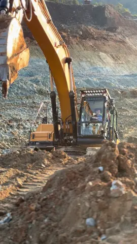 Pacarmu bisa gini gak ? 🤪 #operatorexcavator #fypシ゚  #storytambang #storykuli  #operatormudapunyacerita 