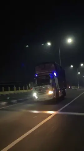 ngene ta #drivermuda #storytruk #sodrekersindonesia #giwargiwar #kapaloleng #drivermudapunyacerita #trukolengindonesia #fyp 