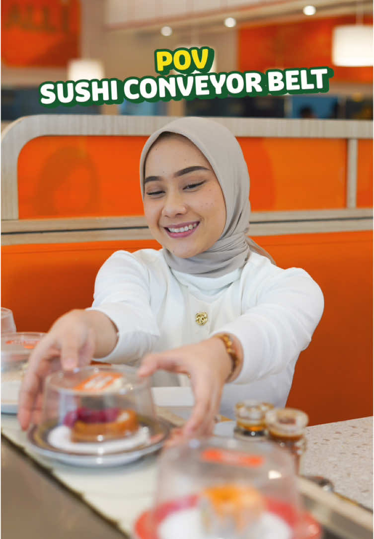Gini dehh gambaran kamu kalo jadi sushi yang adaci conveyor belt, kerjaannya muter-muter mengelilingi semua meja!😂 #SushiYay #EveryYaySushiYay #Sushi9K #SushiHalal