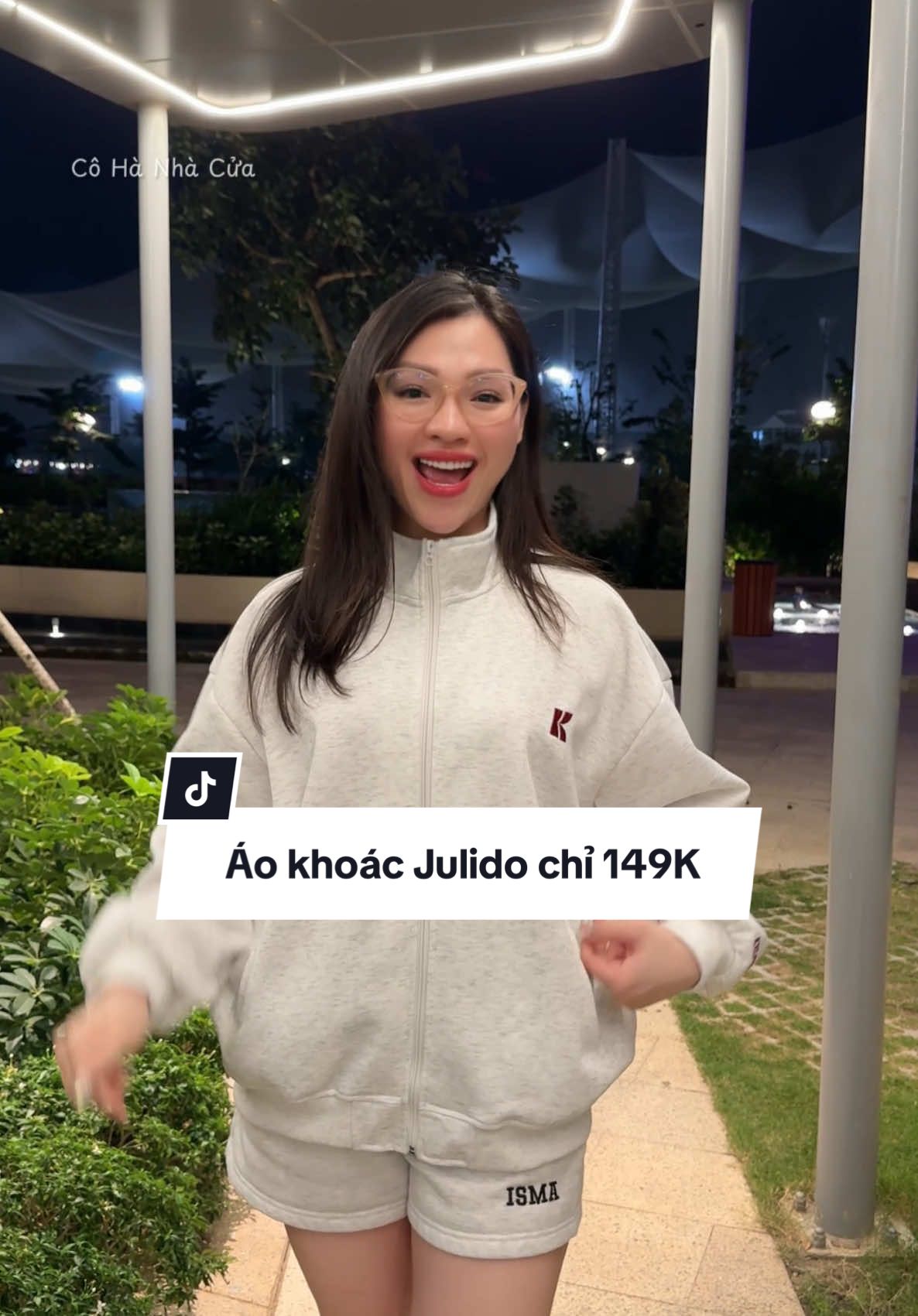 Chỉ 149K đã săn được em áo khoác nỉ hai da chất lượng cực kì. Mặc lên dễ phối đồ mà còn không bị bí nóng, thích hợp cho mùa hè này lắm luôn. Giỏ hàng tui để góc trái, ai thích thì bấm vô mua nha🤣 #aokhoac #aokhoacnam #aokhoacnu #aokhoacni #julido 