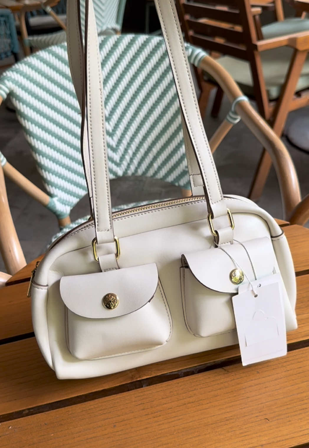 terbaru lagi dari les catino yang pasti harganya terjangkau #shoulderbag #lescatino 
