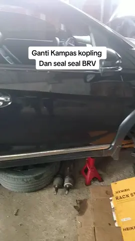 Kampas kopling Honda BRV#kakikaki#koplingbrv#kebocoranoli#sealaskrukbelakang#bengkelmobilbanjarbaru 