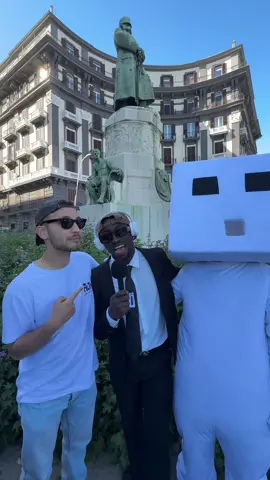 🔥 Vuoi creare video virali? Ecco 5 trucchi fondamentali: 1️⃣ Hook potente in 2 secondi 2️⃣ Script chiaro e dritto 3️⃣ Video brevi e incisivi 4️⃣ Cambia inquadrature e transizioni 5️⃣ Incoraggia commenti e condivisioni! Salva questo post e seguici per altri consigli! \#ContentCreation #VideoMarketing #CreativeContent #SocialMediaTips