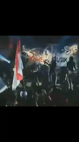 jangan mabok 🙏 jangan narkoba ✌️ #popieslanememory  #slankgakadamatinya  #slank  #slankers  #slanky  #slankyhoney  #slankywangi  #pluralisme  #kingbimbimslank  #kakaslank  #abdeeslank  #ridhoslank  #ivankaslank 
