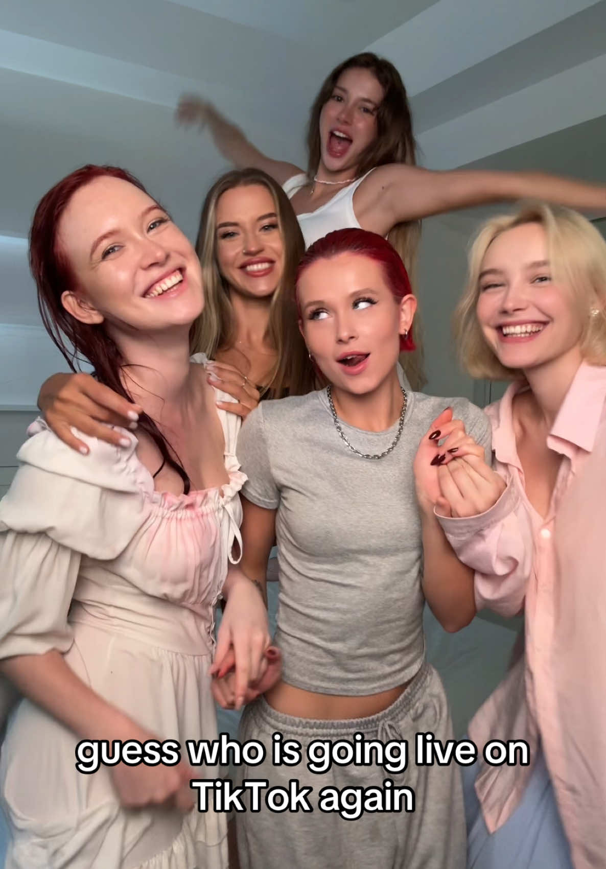 Guys, don’t miss today’s livestream! 💋💋💋 #fyyyp #fyp #exhouse #sisters 