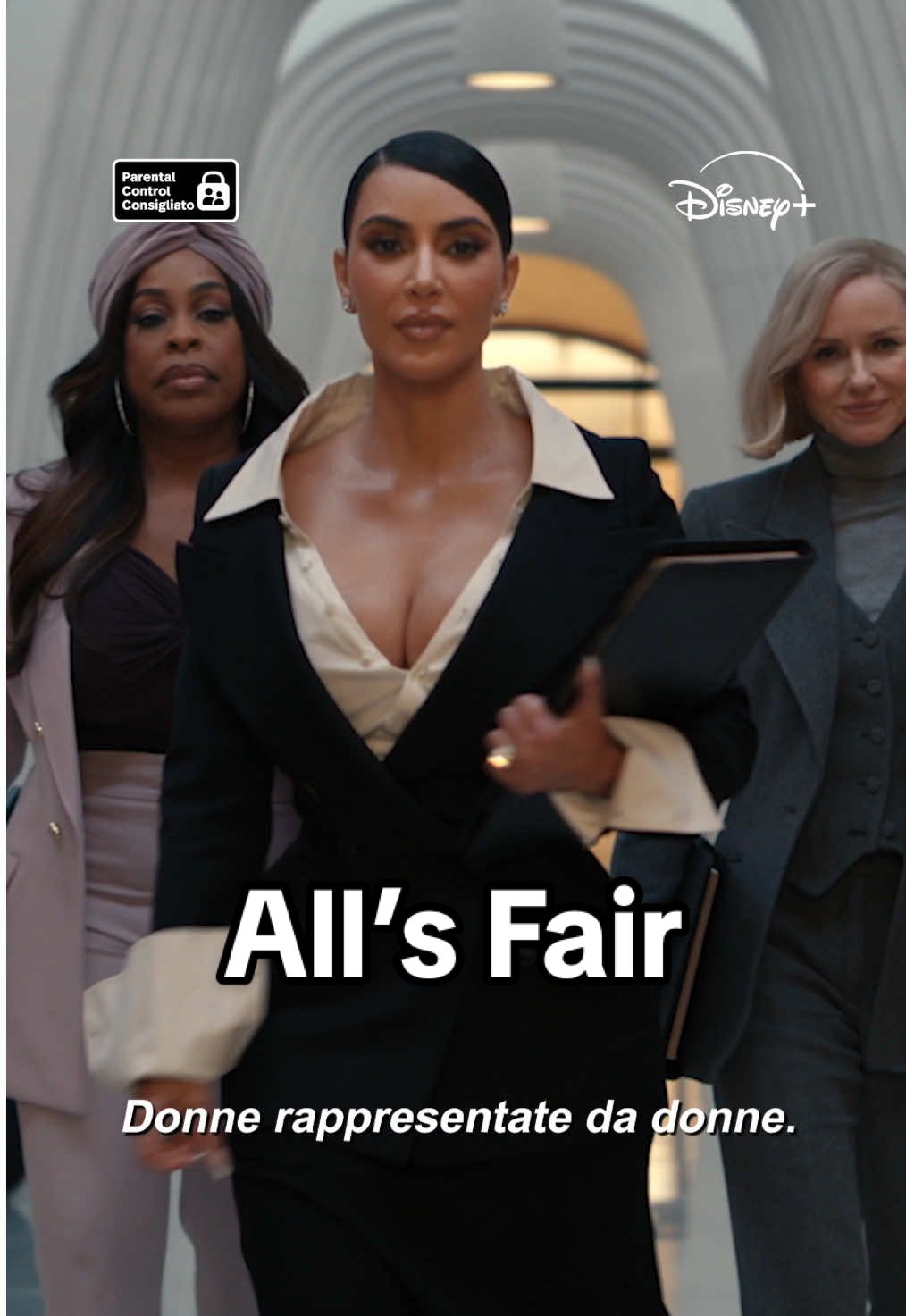 Gli avvocati sono i migliori amici delle donne. #AllsFair sarà disponibile prossimamente su #DisneyPlus. #AllsFair # RyanMurphy #KimKardashian #DisneyPlus #DaVedere