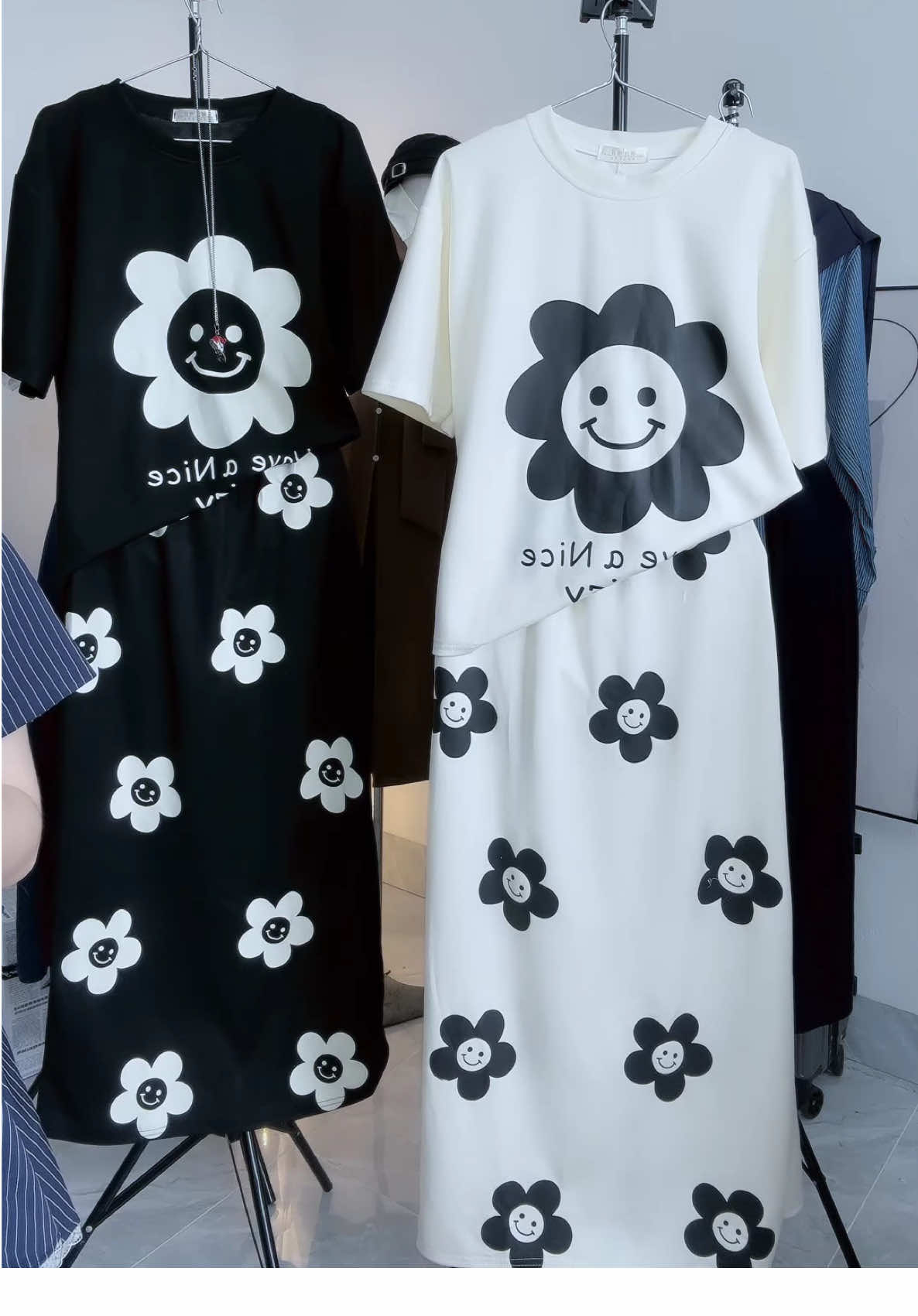 #tiktoklive #livehighlights #TikTokLIVE #LIVE #setaojeanchanvay #setcongsocaocap #setcongsocaocap #aosomikhanchoang #aophongtrang #setcongsonuthinhhanh #trending #umi #umihan #amivintage #sethoa #chanvaymidi 