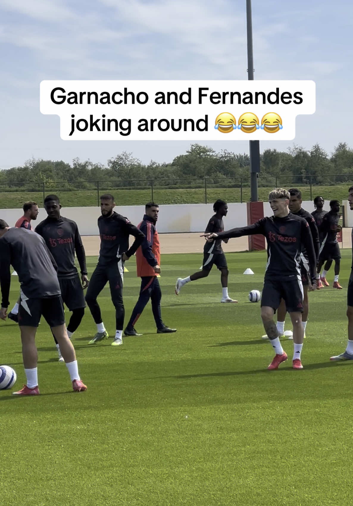 Bruno Fernandes and Alejandro Garnacho acting like big brother and little brother at Manchester United training 😂😂😂 @Alejandro Garnacho  #manchesterunited #mufc #manutd #garnacho #brunofernandes #alejandrogarnacho #football #fyp 