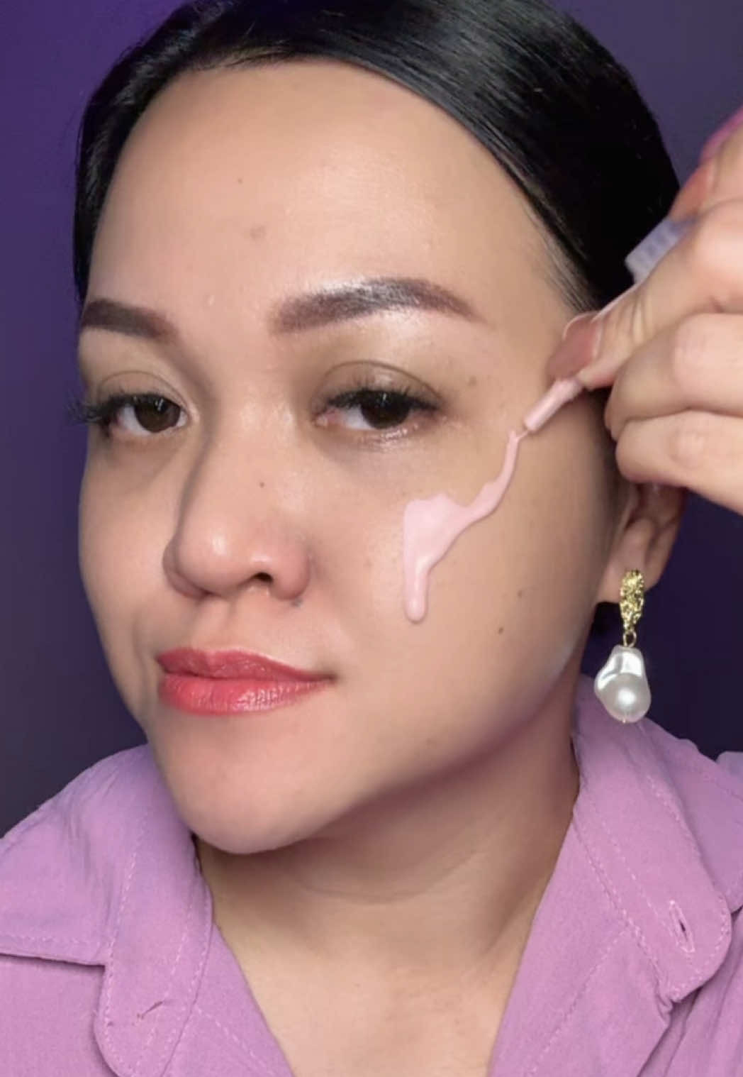 Macam pake highlighter semuka padahal lagi treatment peeling solution sendiri di rumah. Mantab memang @L'Oreal Paris Indonesia #peellikeapro #lorealparisid #skin #peelingserum 