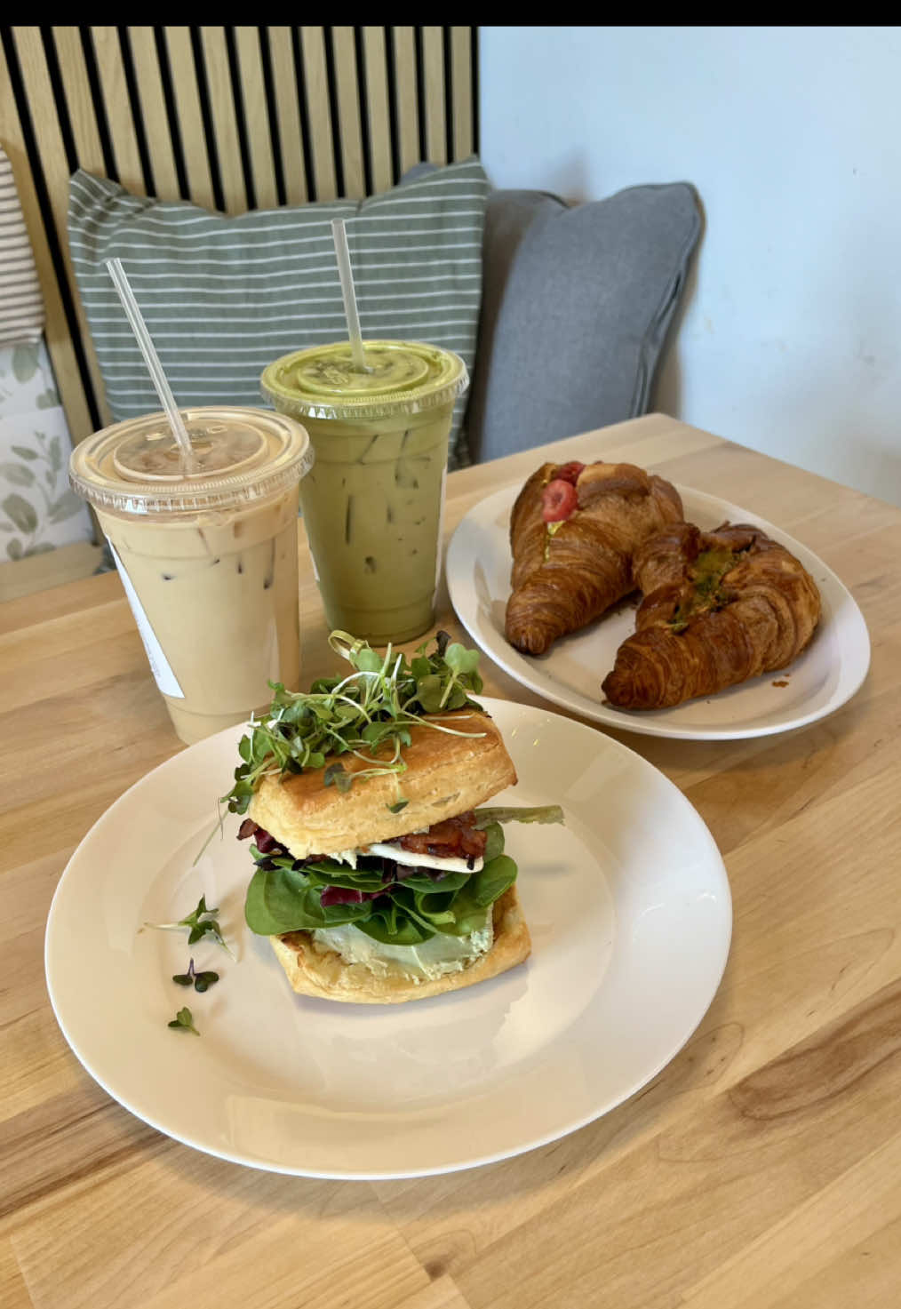 📍  Bean Co Cafe @bean.co.usa  2490 Co Rd E East, White Bear Lake, MN 55110. 📍  Bean Co Cafe   7951 Elm Creek Blvd N Unit 2, Maple Grove, MN 55369 What I had: 1) Raspberry pistachio/Spinach & cheese croissant $6.75  2) Breakfast croissant sandwich $8.50 3) Chai latte/latte (M) $6.75  #minnesota #cafe #Foodie   Foods were compensated but all opinions are my own. Thank you, Bean Co Cafe, for sponsoring this post.