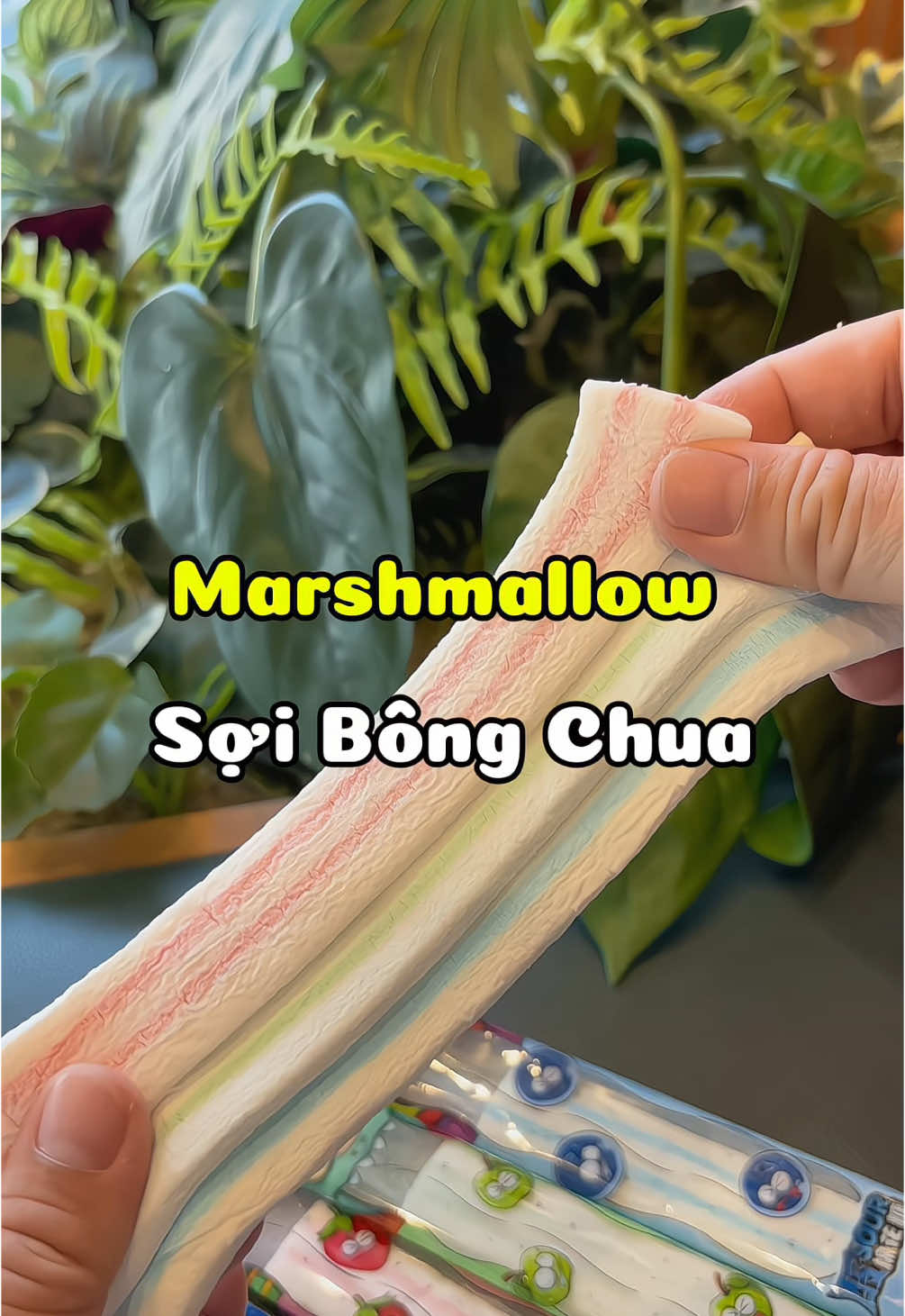 Lần đầu tui ăn Marshmallow mà chua chua ngọt nhẹ như này luôn á #minhlaanh0410 #xuhuong #review #foodreview #marshmallow #marshmallowsợibôngchua 