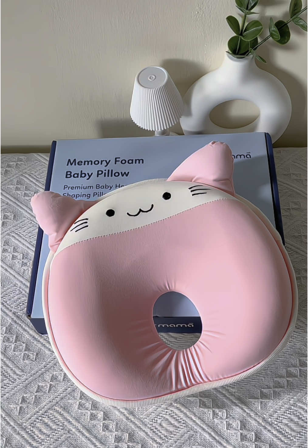 Baby pillow anti flat head by supermama ni sangat sangat lembut, selesa baby tidur dah tak risau kepala baby jadi leper. Recommended 👍 #babypillow #antiflatheadpillow #memoryfoambabypillow #bantalbayi #supermama 
