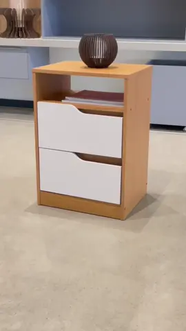 Mesa de cabeceira Sole é a escolha perfeita para adicionar um toque de estilo ao seu quarto!  #estilo #lardocelar #quarto #decor #casal #solteiro #casadosonhos #casa