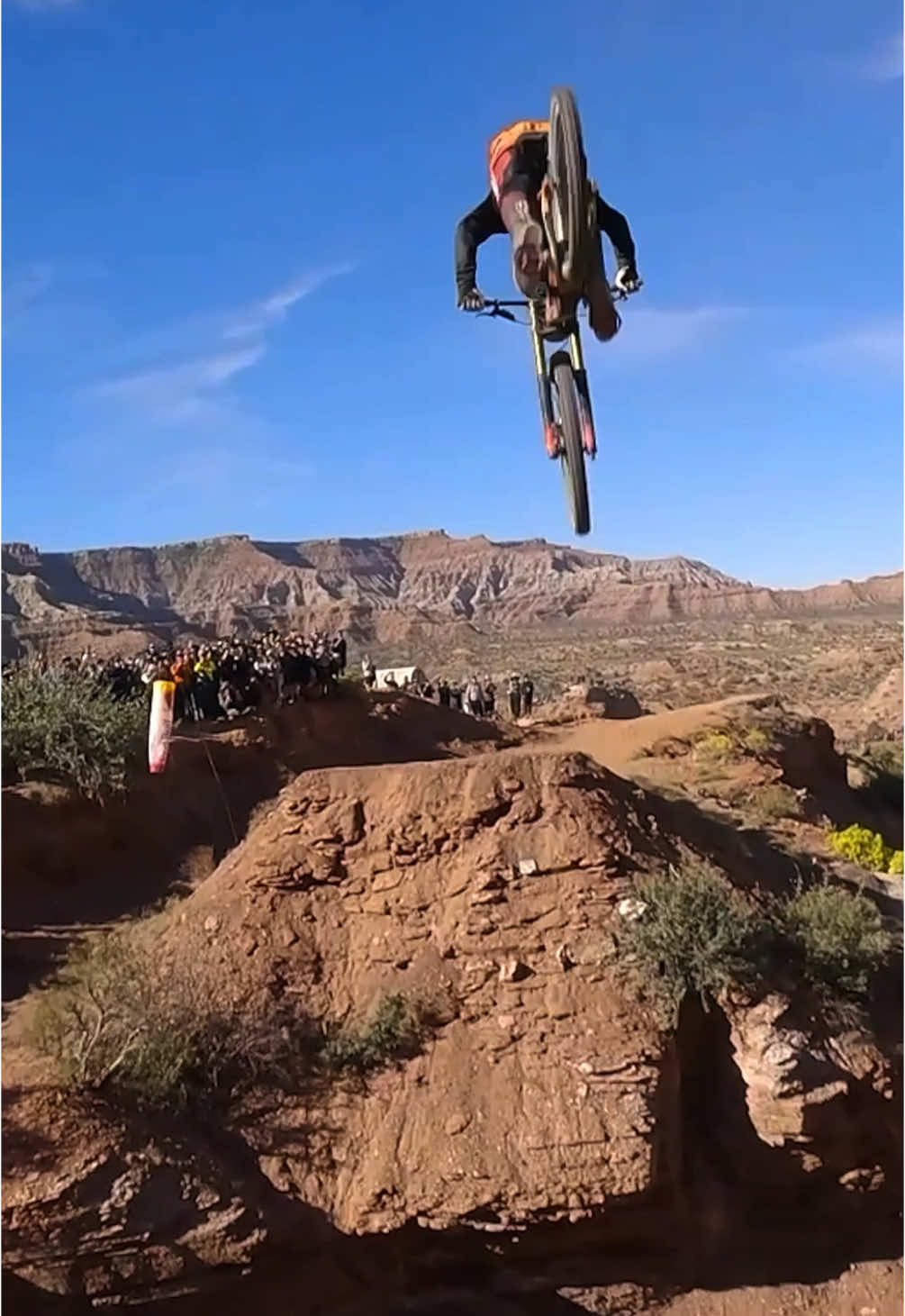 Världens största frontflip på cykel? 🤯 @Bienvenido Aguado  #redbullrampage #redbullsweden #bike #frontflip #bigjump #gap 