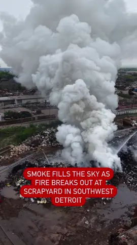 HAPPENING NOW 🚨: A fire erupted Wednesday morning at a scrapyard at Lonyo near John Kronk in Southwest Detroit. The fire has sent heavy smoke into the air.  The cause of the fire is still unknown, and no injuries have been reported. Firefighters are still trying to put the fire out. (News & information release only)