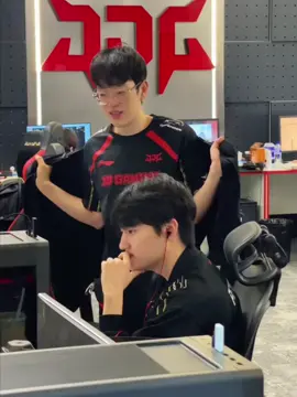 Lợi thế sân nhà với Peyz chắc là có nhiều thời gian luyện tập hơn vì ko phải di chuyển tới thành phố khác #peyz #jdgpeyz #kimsuhwan 