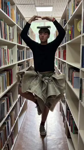 Коли мріяв про балет, але працюєш у бібліотеці!  Бібліотека- місце, де втілюються мрії 🫶🏻 Запрошуємо вас до бібліотеки ❤️#бібліотека #лесинабібліотека #мем #librarytiktok #library 
