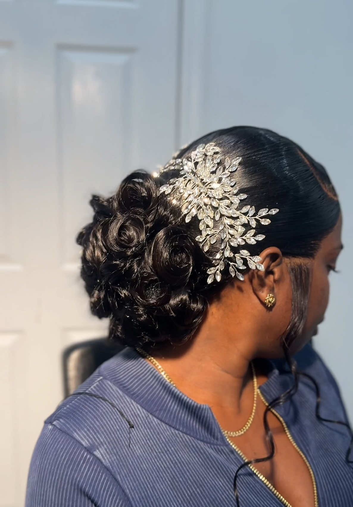 Whew! 😍🔥 Stop sleeping on me! I’m here to stay ! Dont play with it! Bridal Install on my lovely pride! I love her down !😍😍 Click 🔗 in my bio to book now May books open Prom szn around the corner || Special coming soon $25 Deposit required  - - - 📍12613 Merrick Blvd #weddingwiginstall #bridal #bridalinspiration #wiginstall #newyork #nychairstylist #queenshairstylist #bronxhairstylist #brooklynhairstylist #viral #bride 