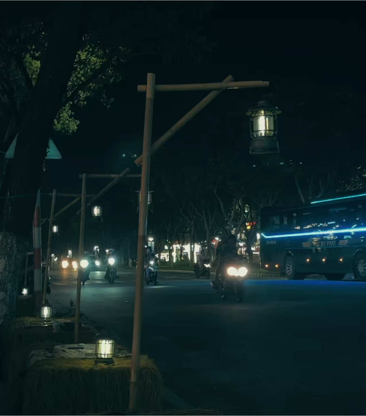 Mình đã lặng im chẳng nói với nhau một lời.. #ductrinh_2041 #cohoicuoi 