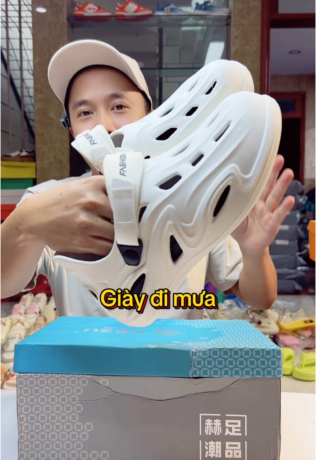 Mùa mưa này sắm 1 đôi là đúng bài luôn đó ạ #manhgiay #manhbangiay #giaynam #giaydimua 