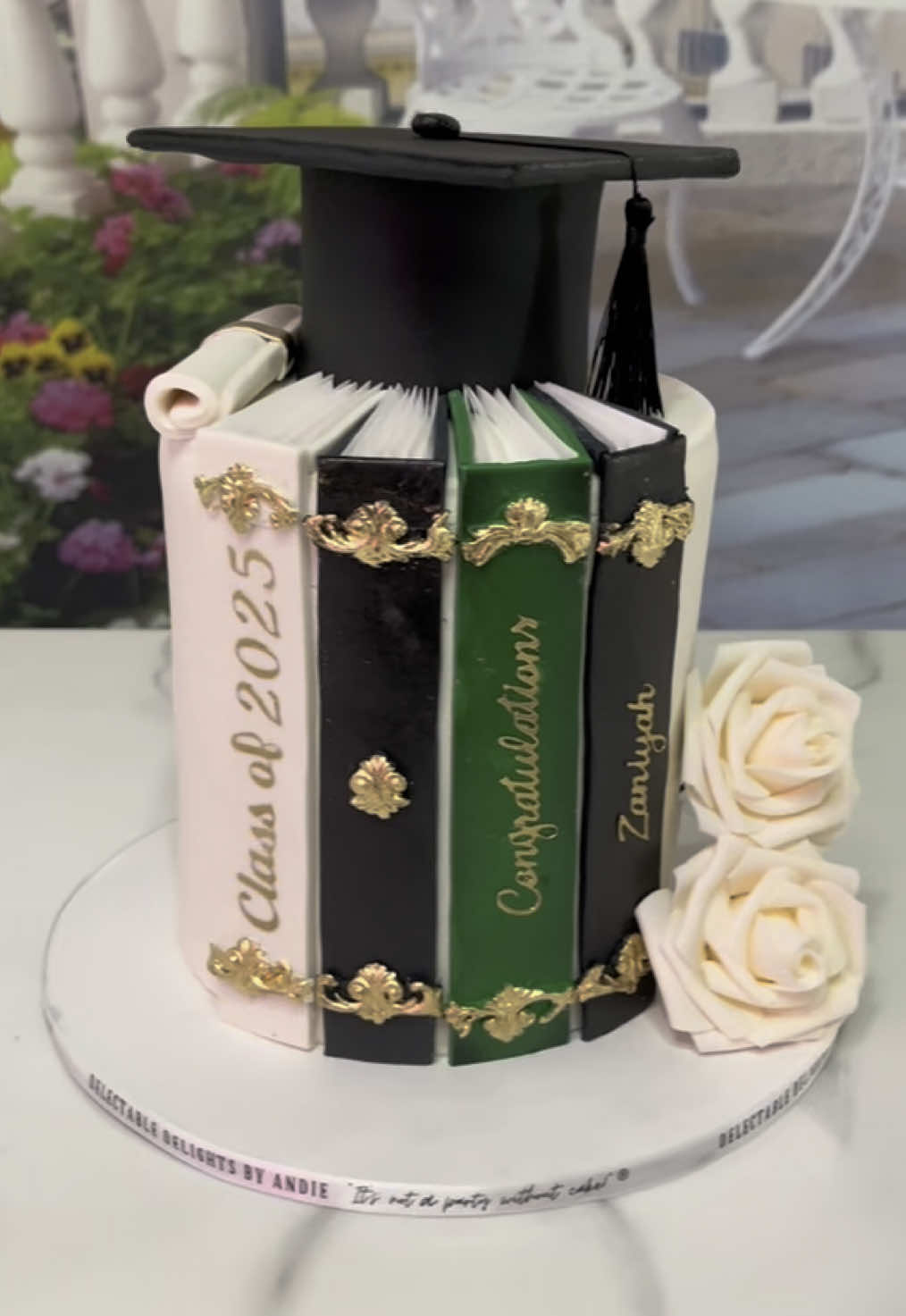 #creatorsearchinsights #cake #cakedecorating #birthday #graduation #classof2025 #party #celebration #grad #graduationcake #fypシ 