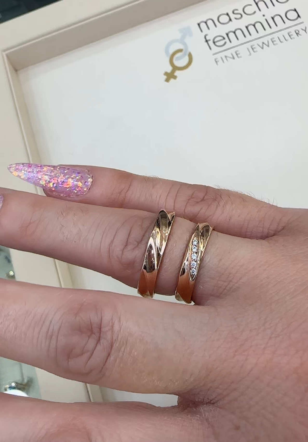 💍Οι βέρες του γάμου,το σύμβολο της αγάπης και της αφοσίωσης 💍 Αμέτρητα σχέδια, στις καλύτερες τιμές της αγοράς, θα βρείτε στο @evaptisi 🫶🏻 👉🏼Κάλεσε στο ☎️2102626370 και κλείσε το ραντεβού σου για να έρθεις στο κατάστημα μας και να διαλέξεις μέσα από αμέτρητα σχέδια!  👉🏼Μπες στο ολοκαίνουριο ανανεωμένο site μας www.evaptisi.com και βρες τα σχέδια μας!  Αγίων Αναργύρων 16 στους Αγίους Αναργύρους το κατάστημα μας! Σας περιμένουμε 🫶🏻#evaptisi_lamproukosmima #veresgamou 