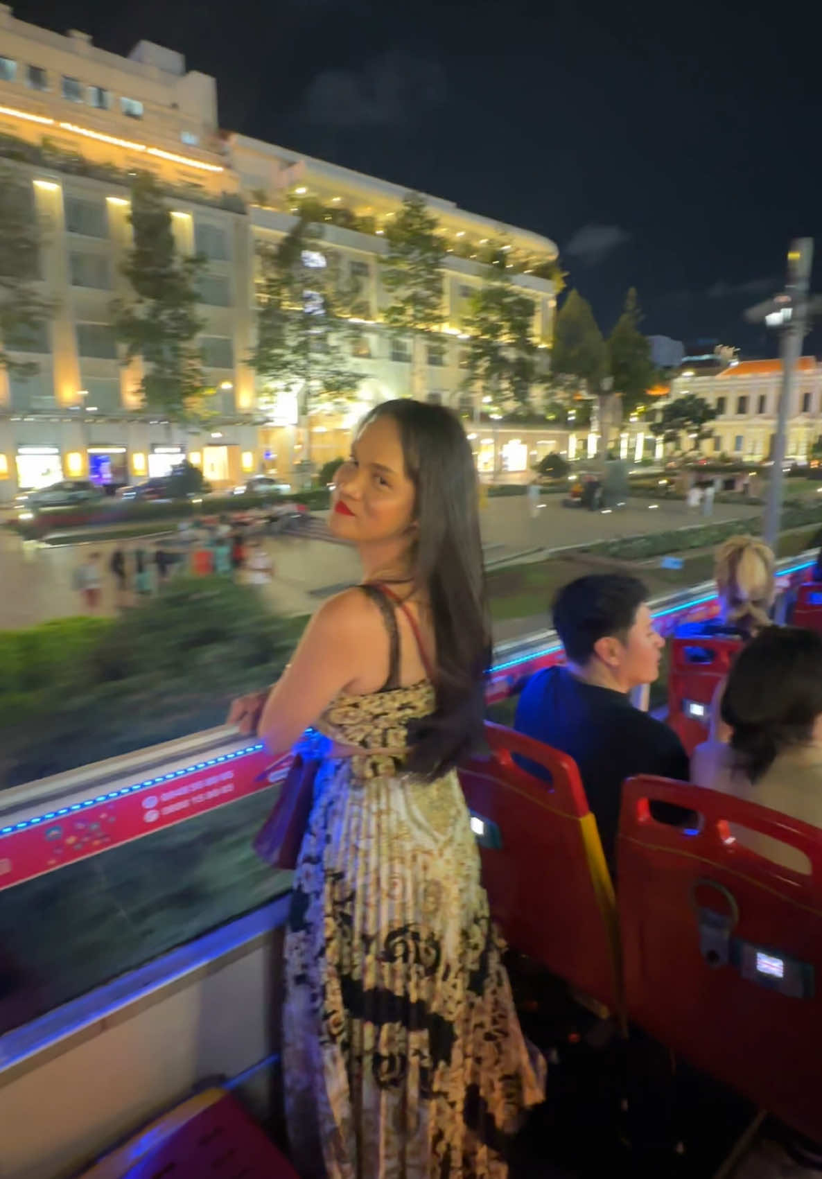 Saigon at Night… 🇻🇳 Sightseeing Bus tour in Ho Chi Ming #hochiminhcity #vietnam #sightseeingbus #saigon 