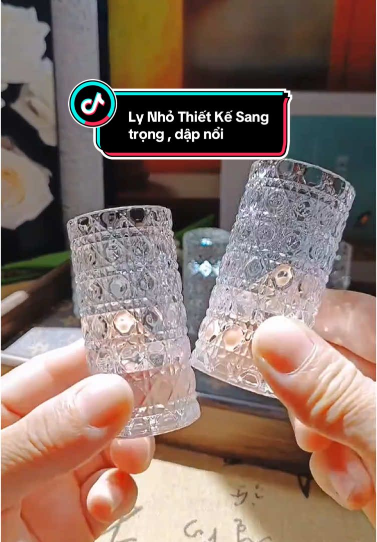 Ly Nhỏ Thiết Kế Sang trọng , có hình dập nổi , thích hợp sử dụng trong gia đình #bolythuytinhcaocap #bolythuytinhnhosangtrong#lythuytinhnhodapnoisangtrong#xuhuong #thinhhanh #fyp #hottiktok_xuhuong #xuhuongtiktok #thinhhanhtiktok #foryoupage #foryou #fyppppppppppppppppppppppp 