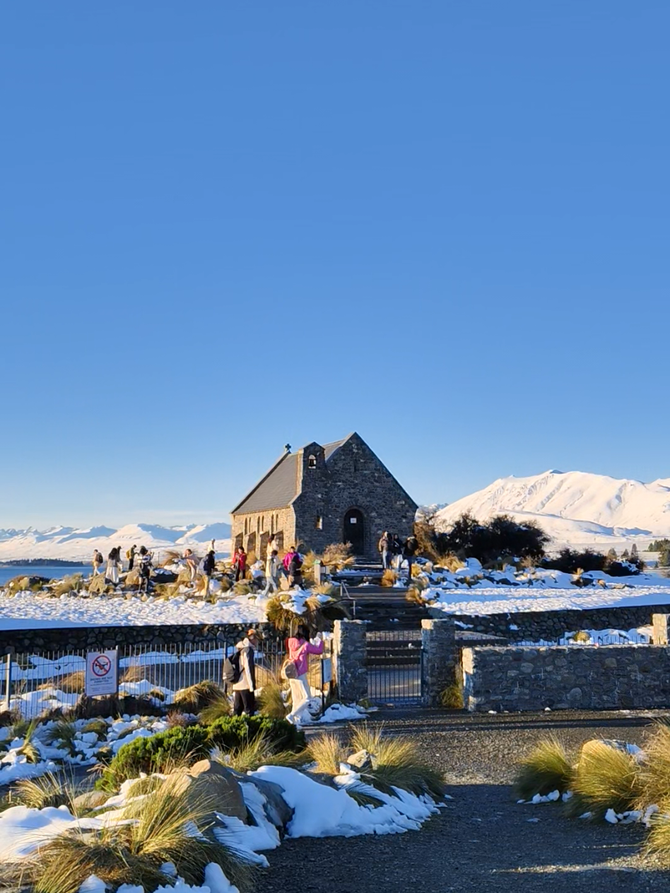 📍Church of the good shepherd Lake Tekapo, New Zealand #newzealand #newzealandtravel #travelblogger #travellife #traveling #laketekapo #newzealandlife #travelvlog 