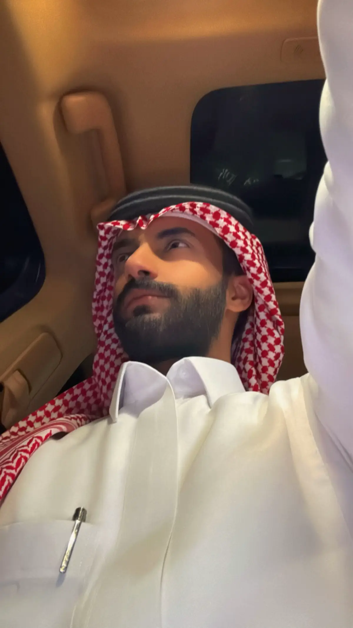 عزلتني عن عالم  ماكنت انا عنه معزول  اطرد وراك العمر كله  كني اطرد لي سراب  سمعت قولي وانت قلي  ودي اسمع وش تقول  انا طرحت ألك السوال  ومنتظر رد الجواب  #foryou #fyp 
