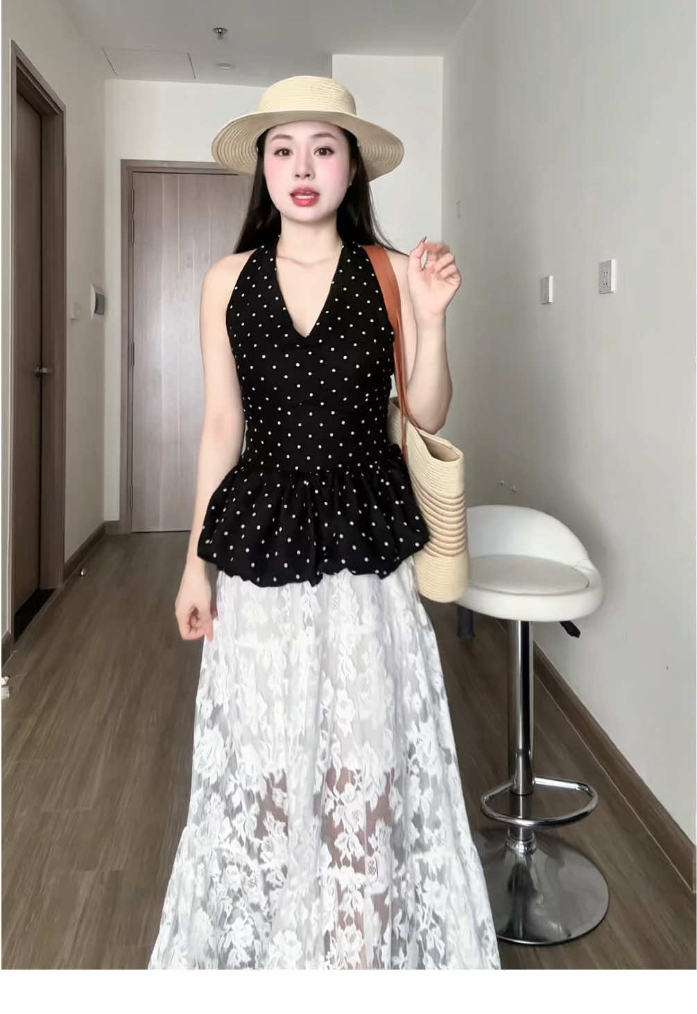 Áo yếm chấm bi xinh xỉuu ý, đi biển cũng đẹp lắm nha