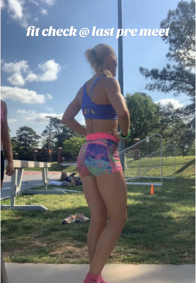 fit check pre-conference w/ @reaghanec @Nike #collegetrackandfield #runnergirl #fitcheck #nike #fits #middledistance 