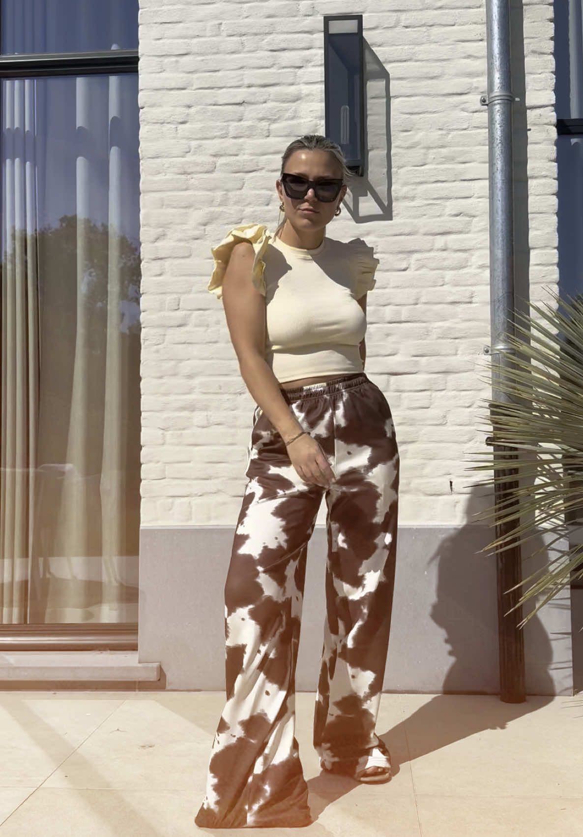 Oh just me, shining in deze fantastische broek van @LOAVIES  #OOTD #Loavies #FashionInspo #OutfitCheck #FitOfTheDay #ThatGirlVibes #NewLook #TrendyStyle #TikTokFashion #OutfitInspo #GirlsWithStyle #StylishAndConfident #DutchStyle #DailyLook #FashionTikTok #WearingConfidence
