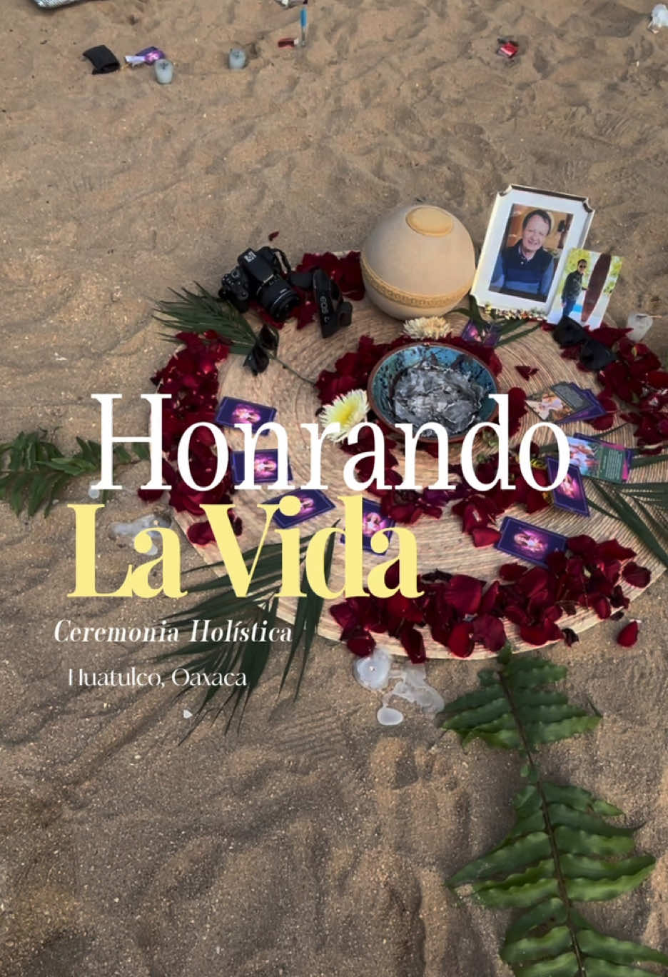 Ceremonia para honrar la vida de un ser querido ✨ Cada persona vive los duelos de forma diferente, una ceremonia para honrar la vida de alguien que ha trascendido es una hermosa forma de conectar con su energía desde el amor y el agradecimiento, estoy infinitamente agradecida por la confianza de guiar esta ceremonia y acompañar a esta hermosa familia en esta transición tan difícil.  #ceremoniasholisticas #duelo #duelos #honrandolavida #huatulco #homenaje #enmemoria #vuelaalto 
