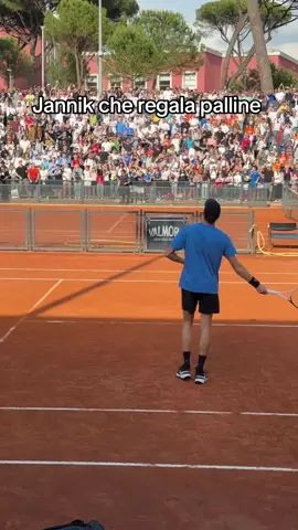 Palline direttamente da Jannik Sinner. 🫶🎾 #IBI25 #tiktoktennis 