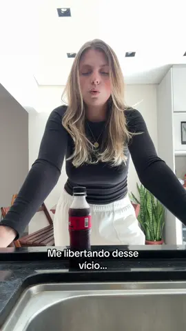 Me libertando desse vício 😂😂😂 vi e não aguentei . . . lb @carollorak_