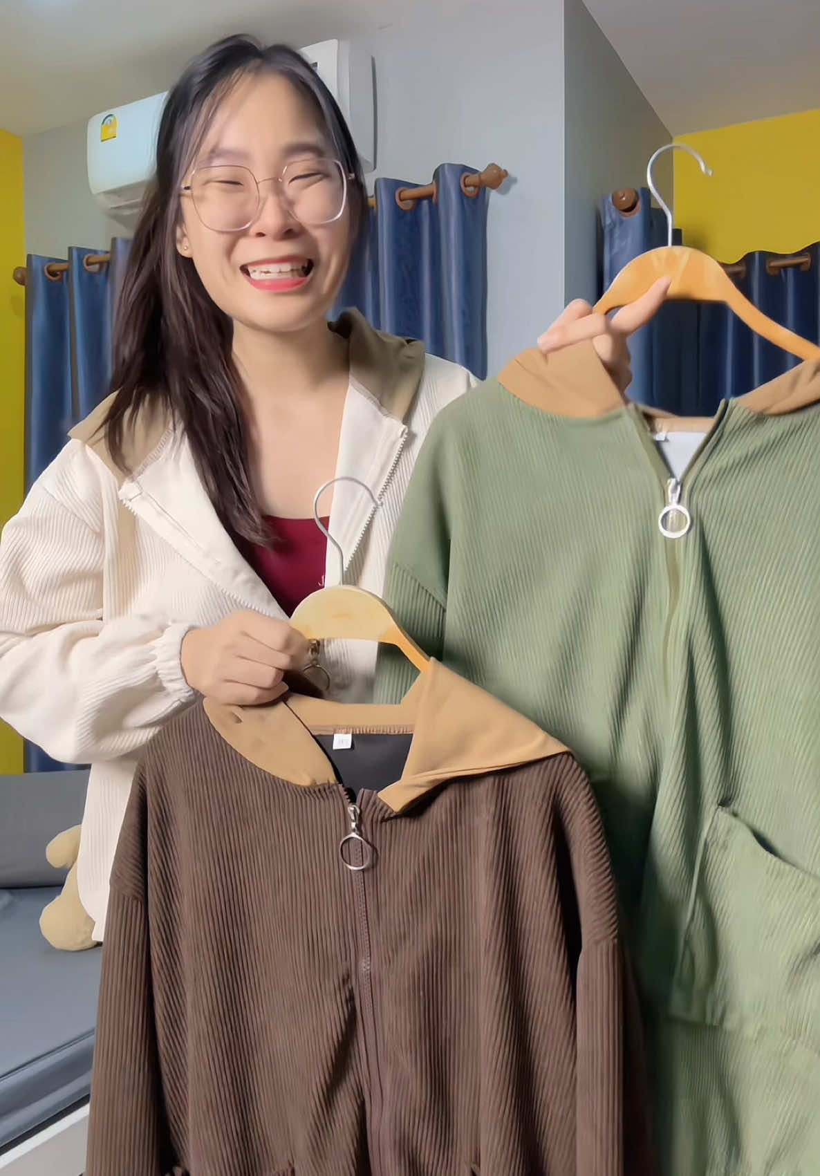 เสื้อแจ็คเก็ตผ้าลูกฟูก มี3สี เลือกไซส์ได้ M-2XL🥰 #เสื้อคลุม #เสื้อคลุมแขนยาว #เสื้อแจ็คเก็ต #เสื้อแจ็คเก็ตแขนยาว #เสื้อแขนยาวมีฮู้ด #tiktoklooks #TikTokFashion 