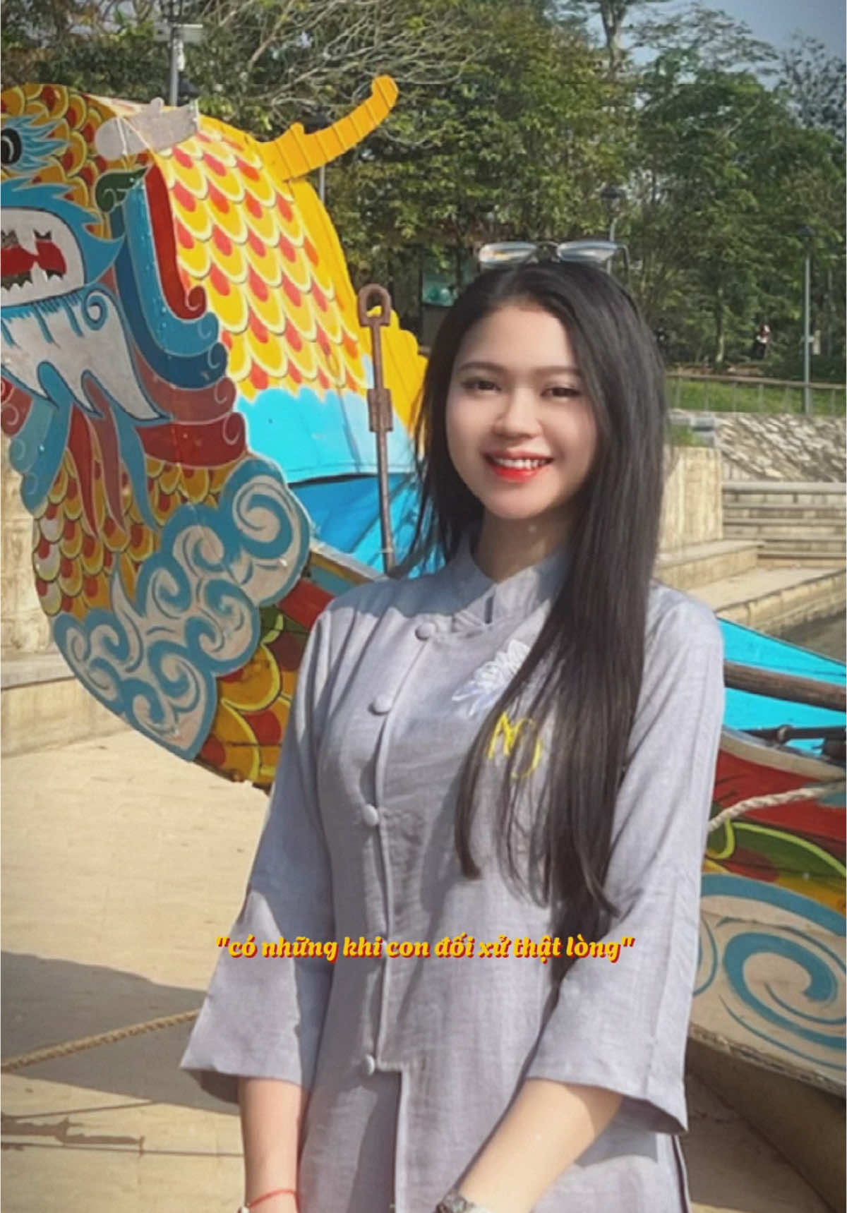 Thứ khó đoán nhất trên đời chính là lòng người. 
 Vậy nên, ngọt ngào ở đời đừng vội tin. Cảm nhận chứ đừng tận hưởng, trân trọng chứ đừng đặt mình. 
 Đắng cay trên đời nên thấu hiểu chứ đừng chìm đắm. Lấy đó làm hoàn cảnh cho sự tỉnh ngộ. 
 Như người ta vẫn thường cầu mong cho lòng mình là cỏ dại: trải hết sự đời vẫn thản nhiên xanh. 🪷   
 #đứcmãn #phapphucdichua #phapphuc  #phatphap #phatphapnhiemmau #chữalành #xuhuong #xh #nuongtuaphatphap #chualanh #phatdaovothuong #loiphatday #phatphapchualanh  