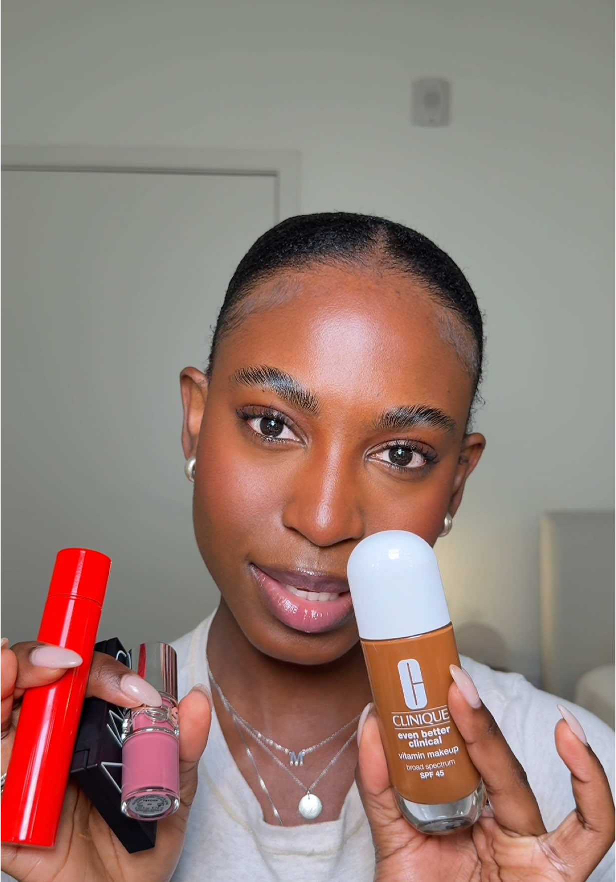 we’re back again with more amazing products and the @Clinique Even Better Clinical Vitamin makeup with spf 45 has to be my ultimate fave 🤭 #CliniquePartner #skincare