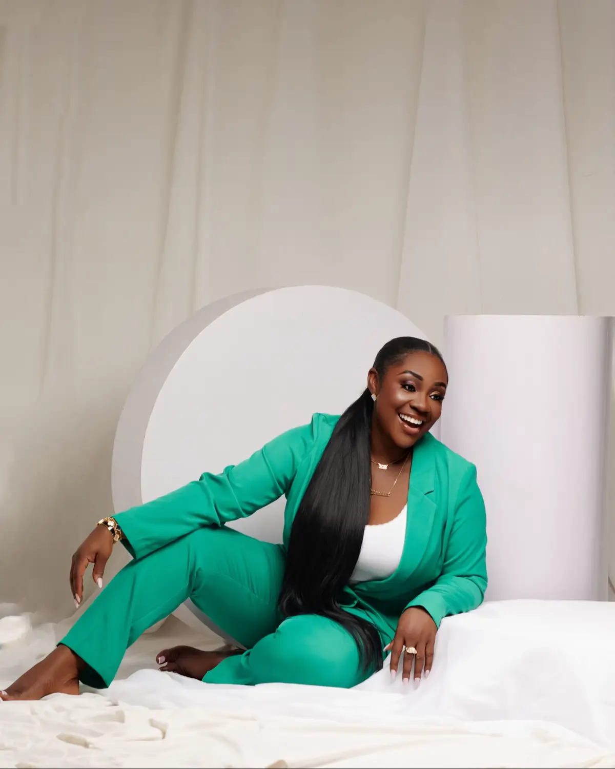 QUEENEMM 👑👑 EB QUEENEMM ✨🤍💚💚🤍 Starve your distractions and feed your focus #stayfocus  #makeup @anibrown_makeup  #outfit EB Closet  #photography @21klickphotography  #photography #foryou #emeliabrobbey #photography #fyp #foryoupage #goviral 