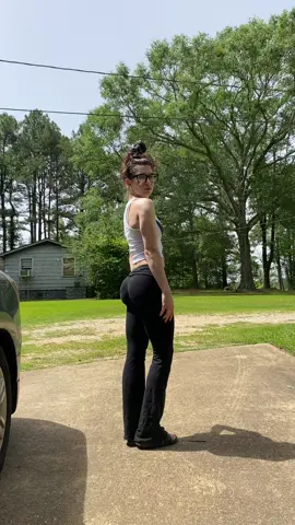 Goodmorning #fyp #foryourpage #outfit #outfitinspo #outfitideas #yogapants 