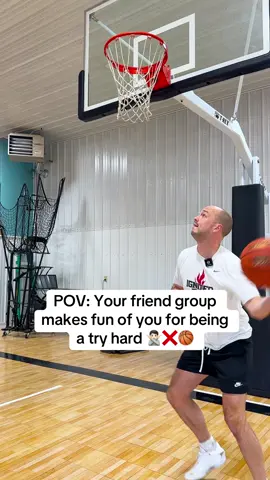 Who your surround yourself with matters! 🫡✅ This is a tough subject because nobody is saying to ditch your friends but you need to find circles of people you can spend time with that align with your goals. Those everyday interactions start to add up and rub off on you. Pretty soon you start thinking like that too. If I put you in a gym full of highly competitive hoopers, your chances of going to the next level increase #basketball 