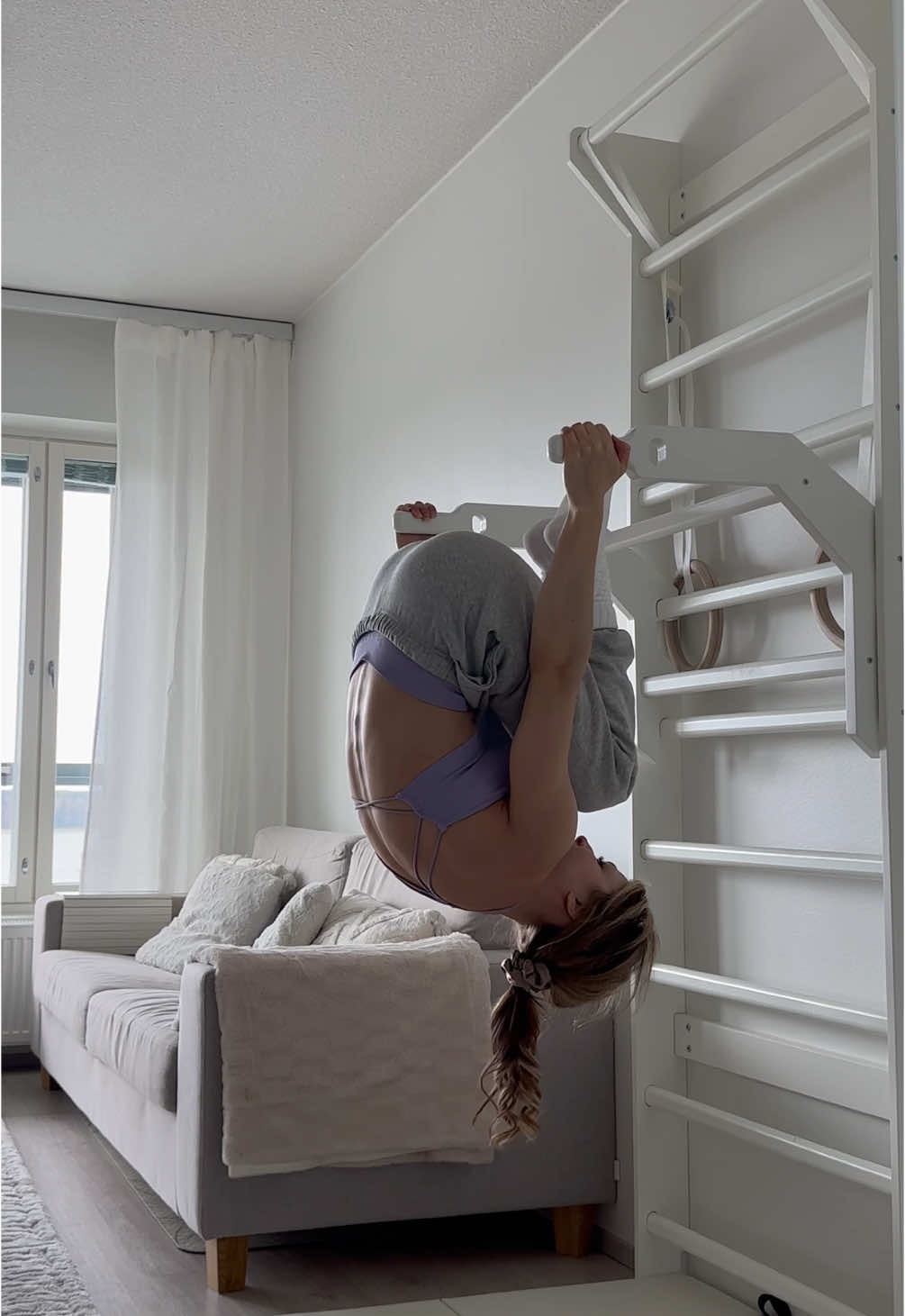 Defying gravity at home🦋 @Nalamoves Home Gym setup🩵  #Fitness #workout #workoutmotivation #fitnessmotivation #core #homeworkout #homegym #fitnessjourney #calisthenics 