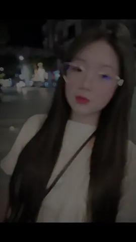 thay vì muốn gặp người hoàn hảo, em chỉ muốn gặp người không làm em buồn#xh 