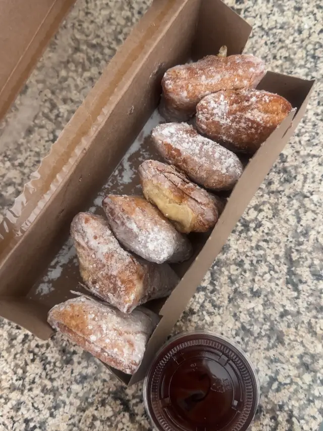 first time trying beignets! sooo good 😍😩