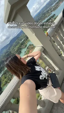 Destruida pero en guatape y dando outfit.🤪✨🥺