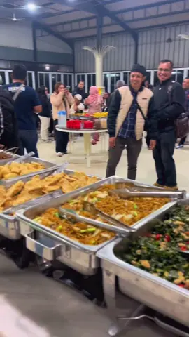 Nasi Putih  Tumis Daun Pepaya  Mie goreng  Tempe Crispy  Tahu Crispy  Sate Ayam  Sup Iga  Krupuk Bawang  Buah (Jeruk,Semngka,Pisang) Teh  Kopi #fyp #masakanindonesia #masakanjawa 